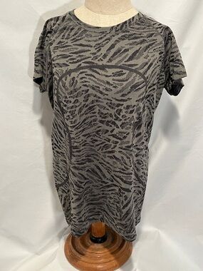Lululemon Swiftly Tech Short Sleeve Shirt 2.0 Size 14